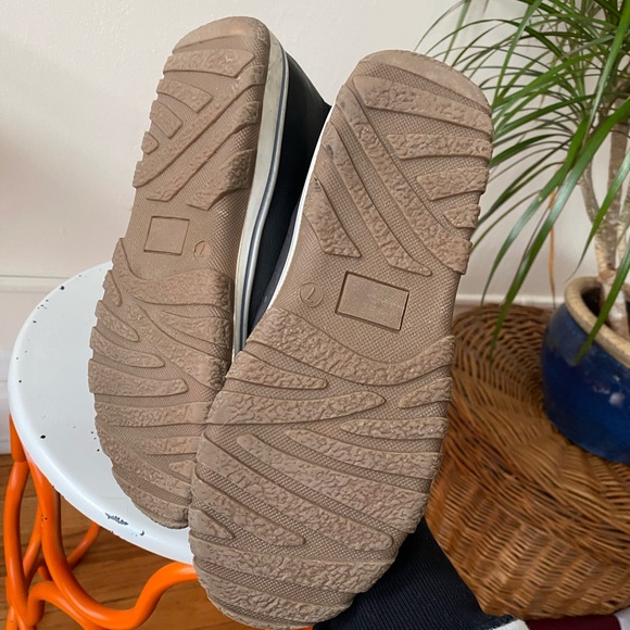 Women's Black Winter Boots with Faux Fur Trim Size 7 - Picture 4 of 5